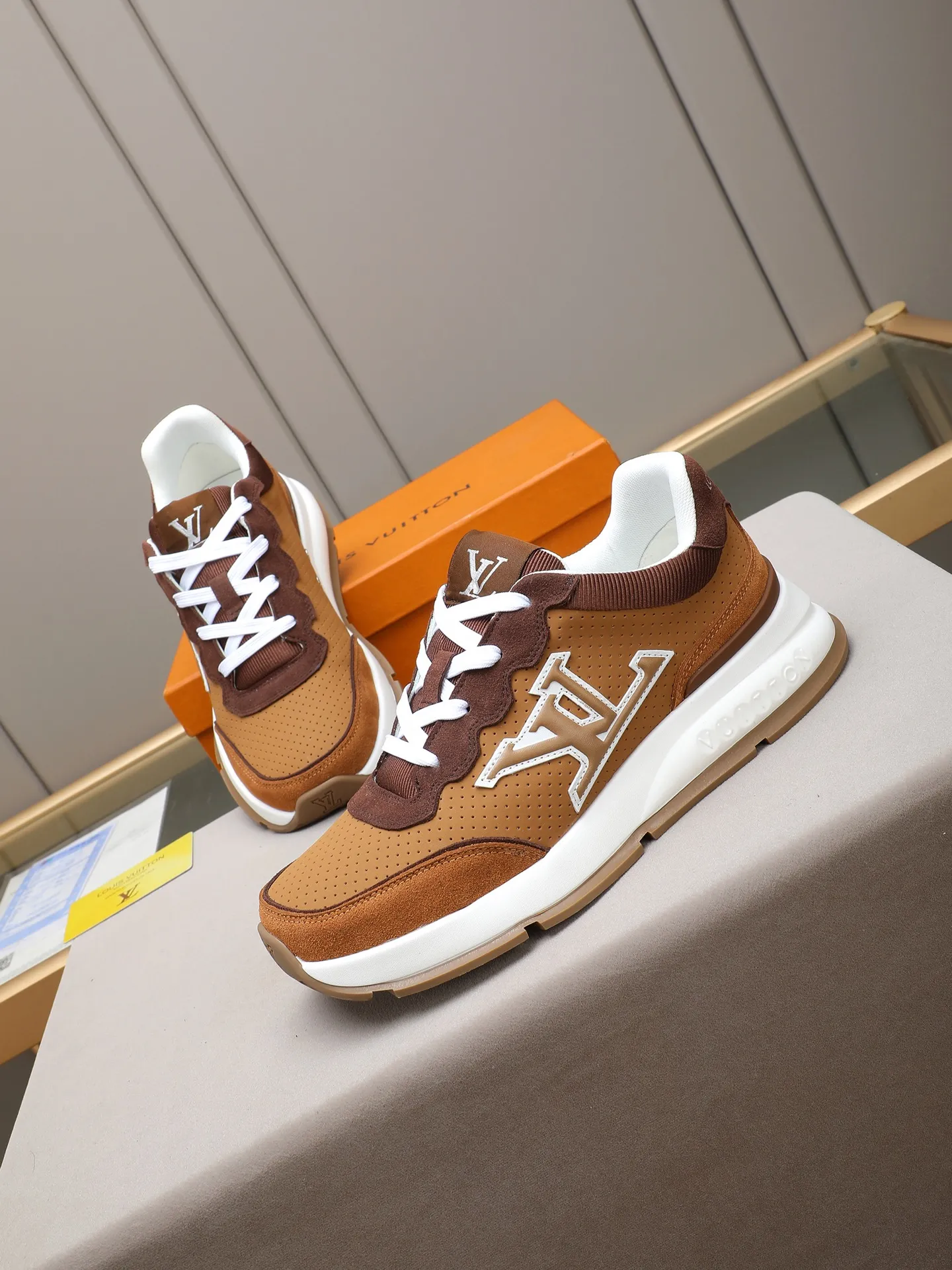 Men's shoes 💰460 Brand: LOUIS VUITTON Louis Vuitton LV Size: 38 39 40 41 42 43 44 (45 customized) Fabric: original cowhide cowhide 🔸Inside of: mesh 🔺Sole: counter foam outsole
